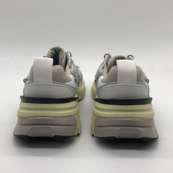 New Nike Wmns V2K Run Summit White Metallic Silver Casual Shoes FD0736-100 NWOB - Picture 5 of 5